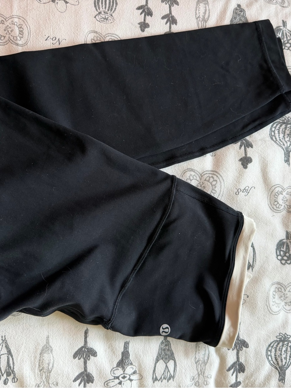 lululemon Super High-Rise Black 25’ pant *trim - Picture 3 of 3